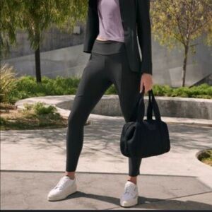 ATHLETA Stellar City Tight SIZE 2 P Black Commute FALL 2021 High Waist Modern